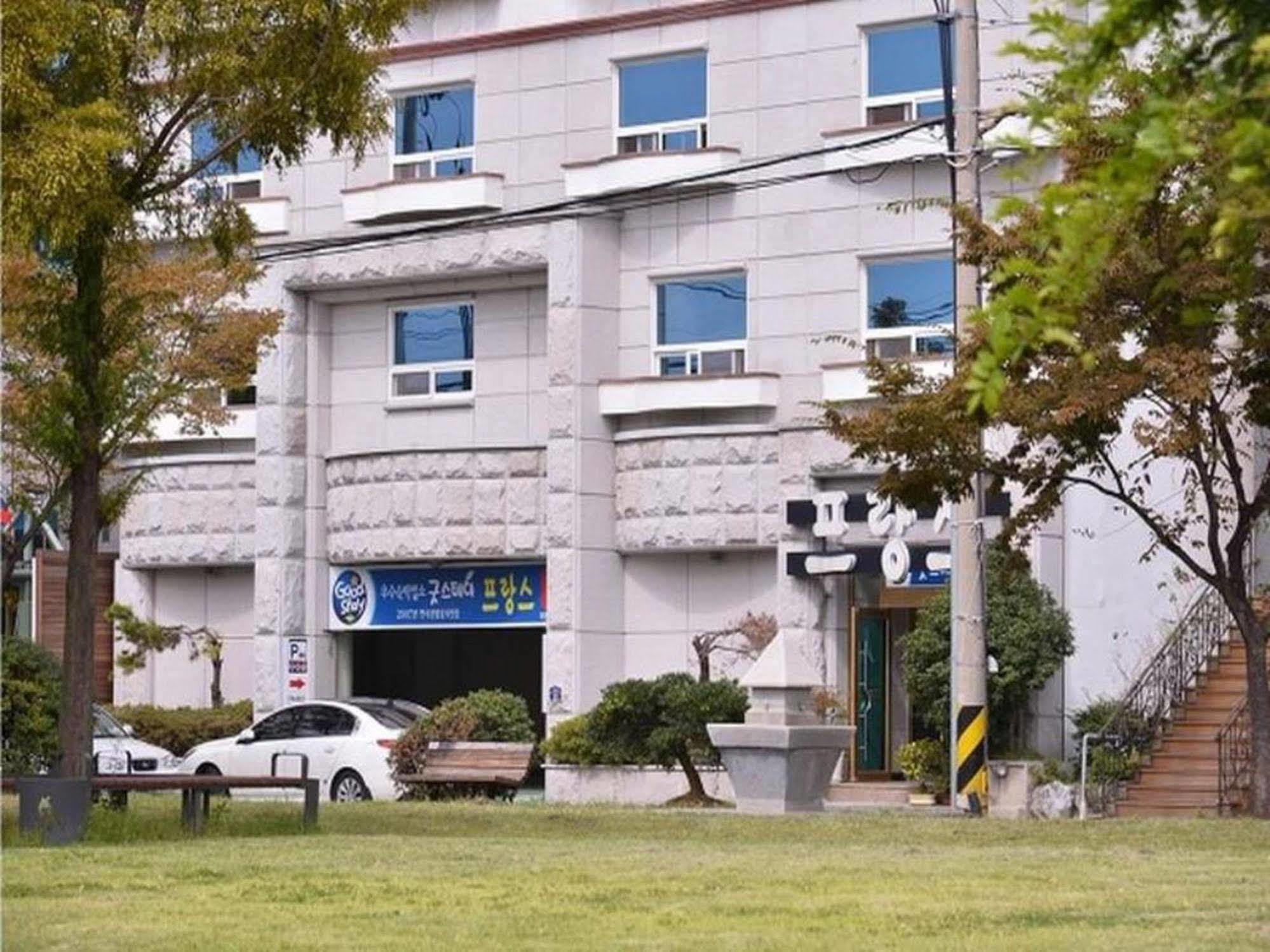 Am Ort Hotel Йосу Экстерьер фото