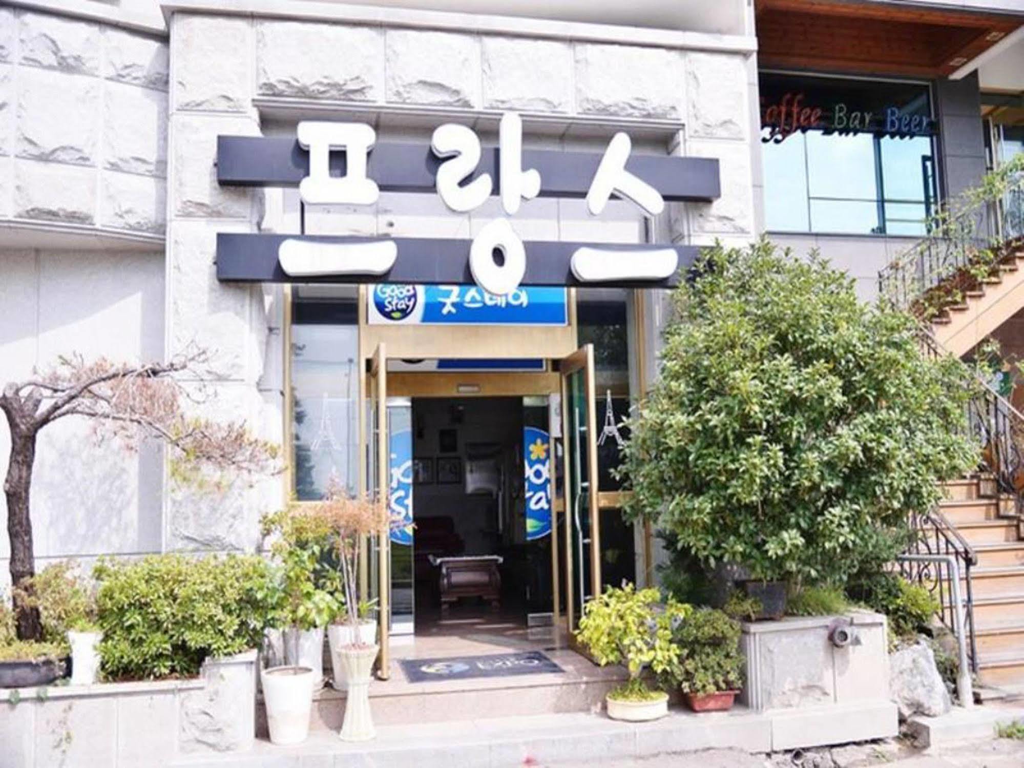 Am Ort Hotel Йосу Экстерьер фото