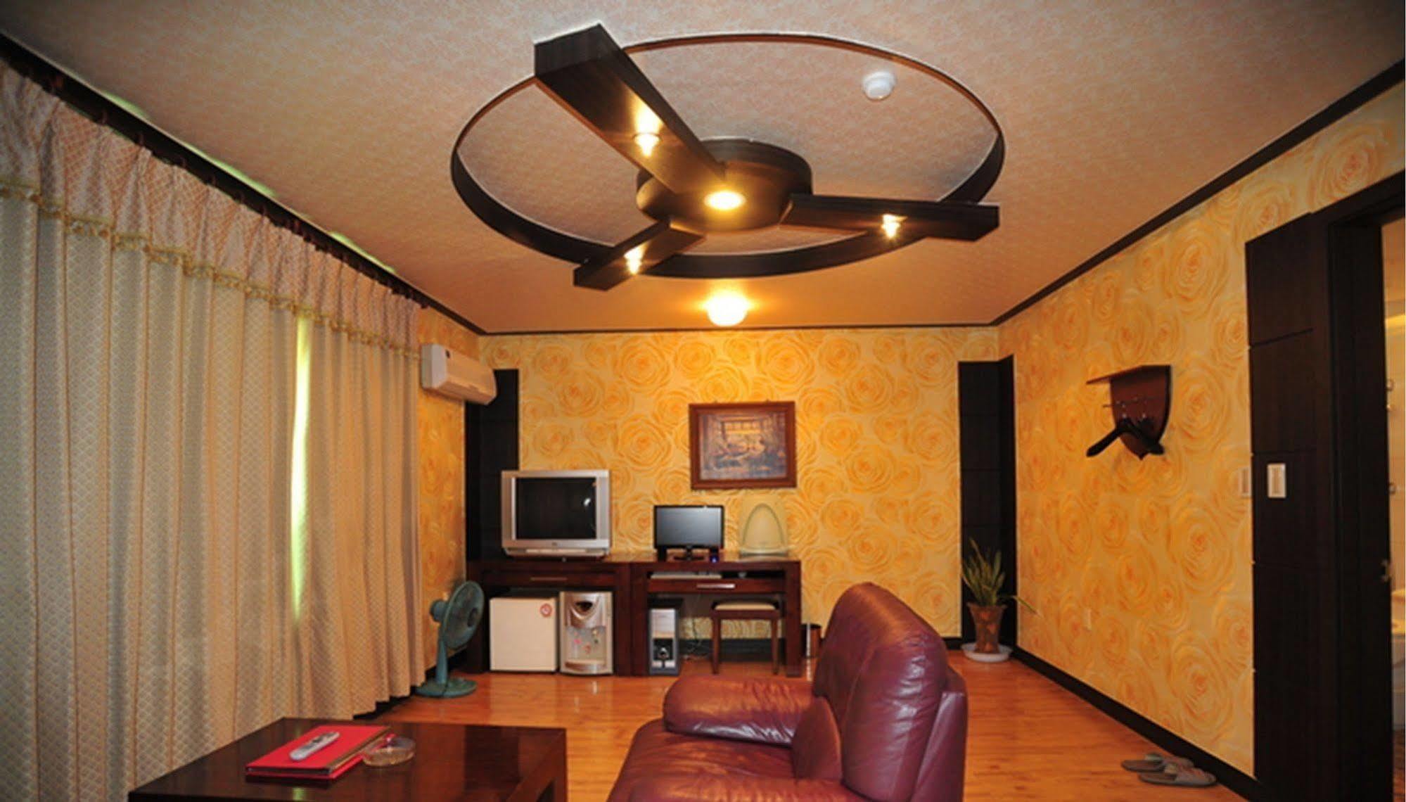 Am Ort Hotel Йосу Экстерьер фото
