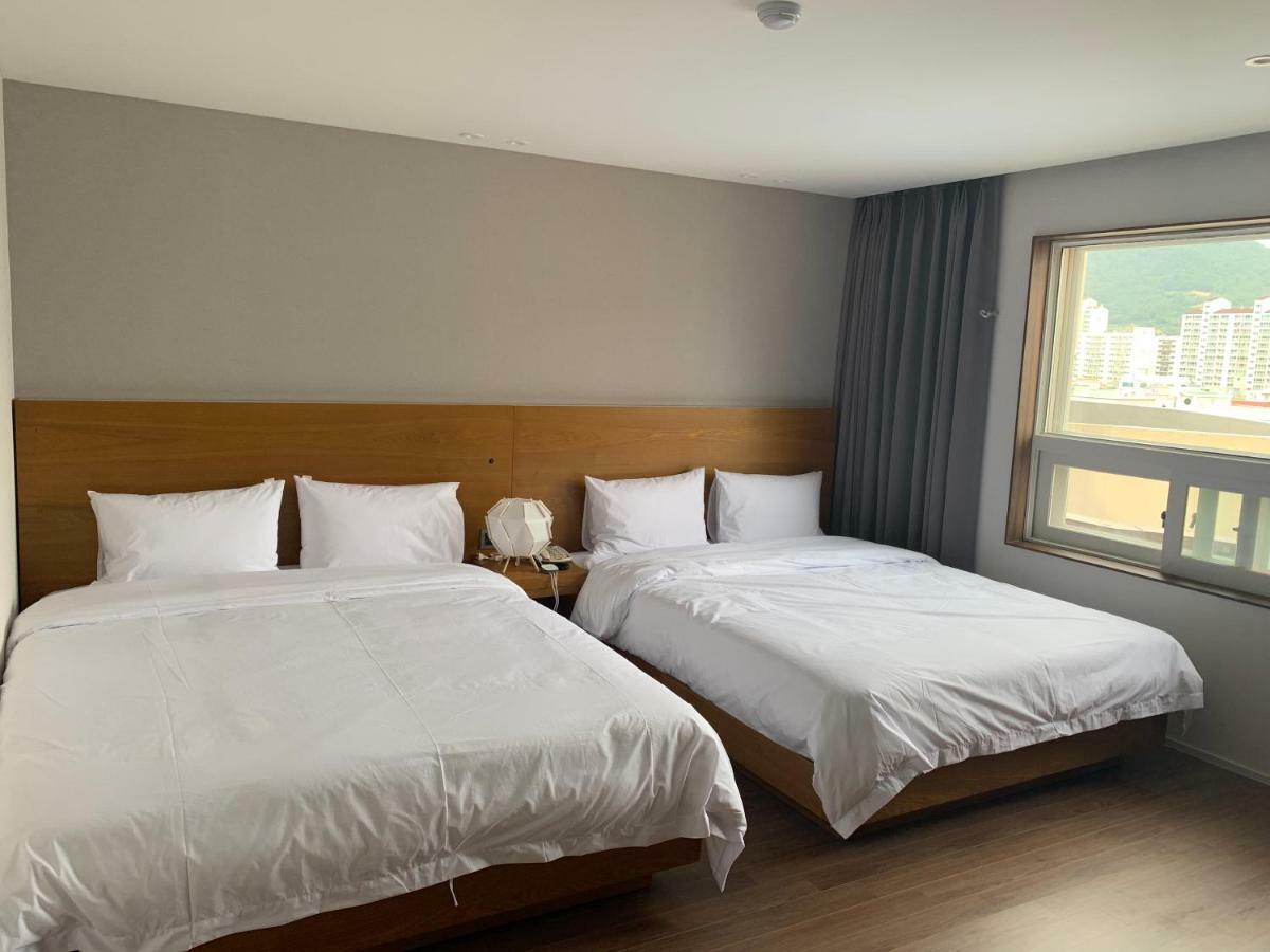 Am Ort Hotel Йосу Экстерьер фото