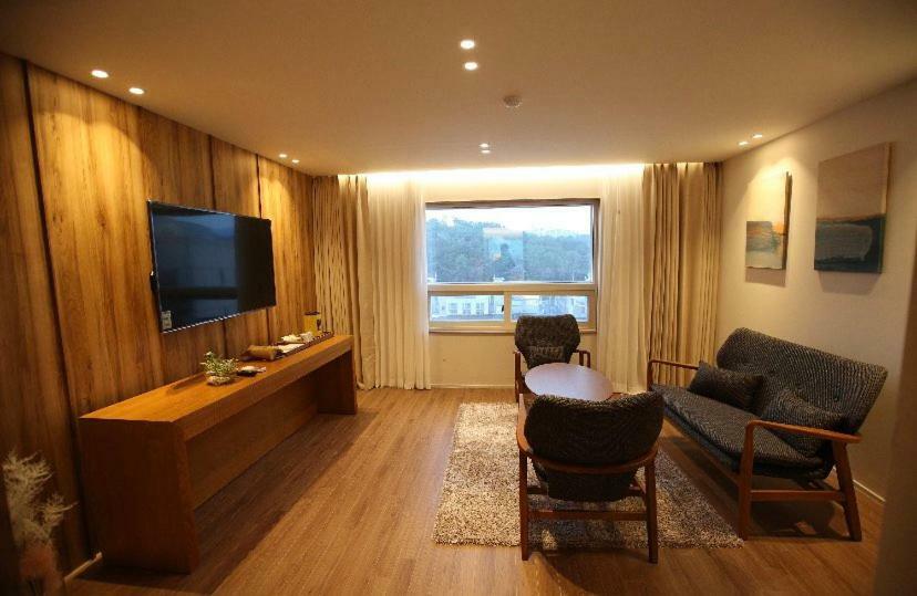 Am Ort Hotel Йосу Экстерьер фото
