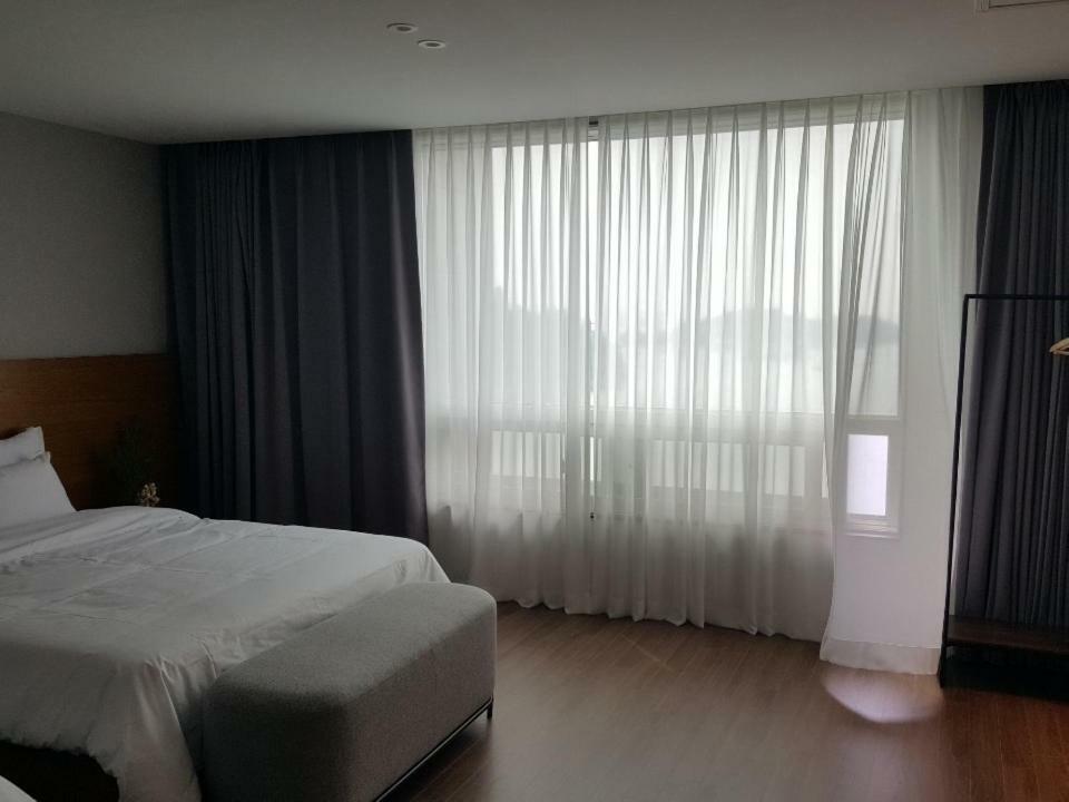 Am Ort Hotel Йосу Экстерьер фото
