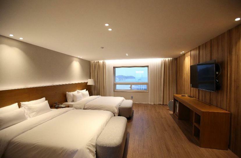 Am Ort Hotel Йосу Экстерьер фото
